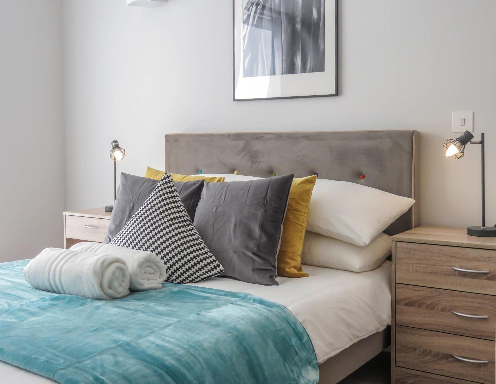 Tudors Esuites Jq Two Bedrooms * Birmingham