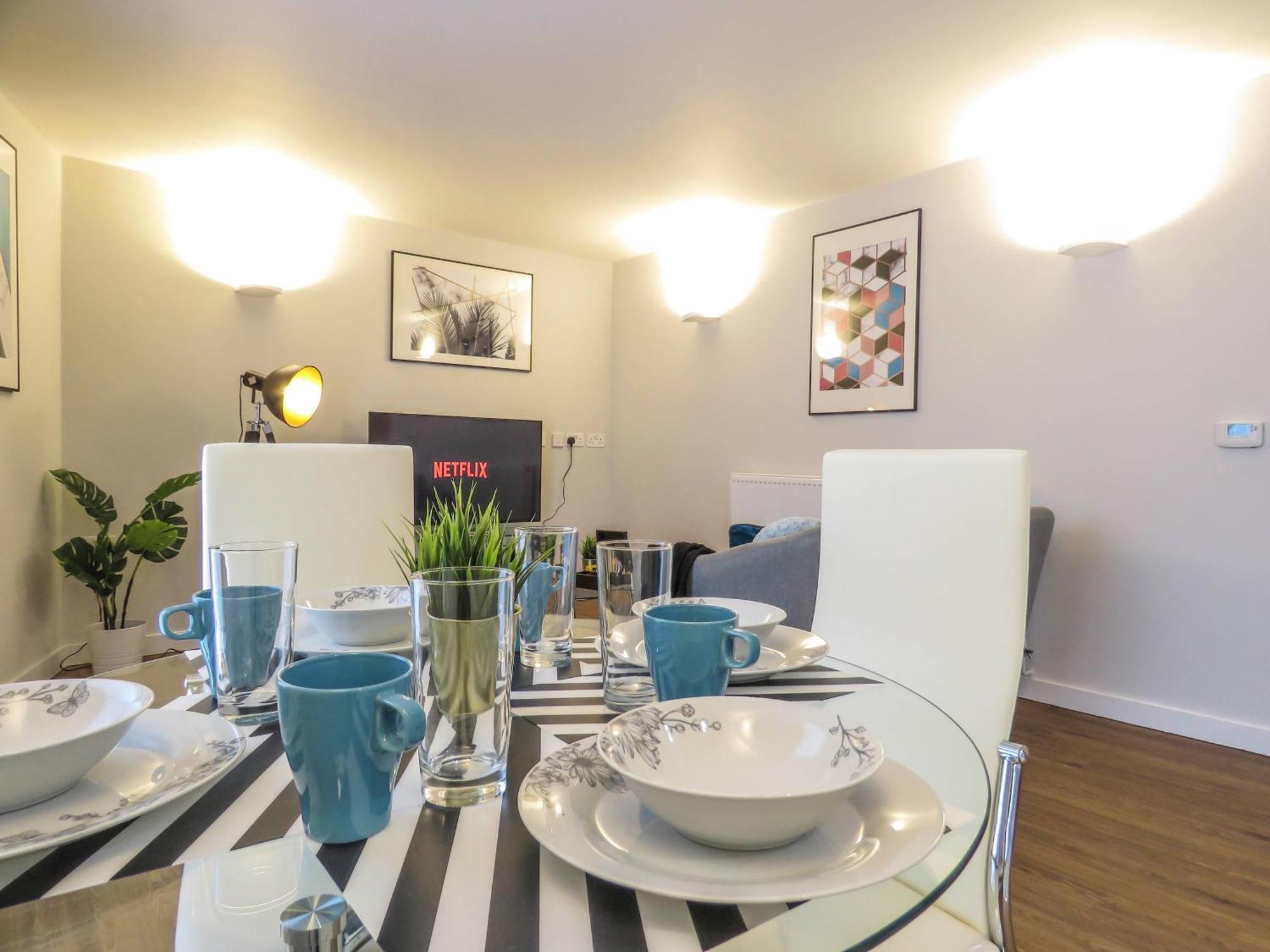 Tudors Esuites Jq Two Bedrooms *