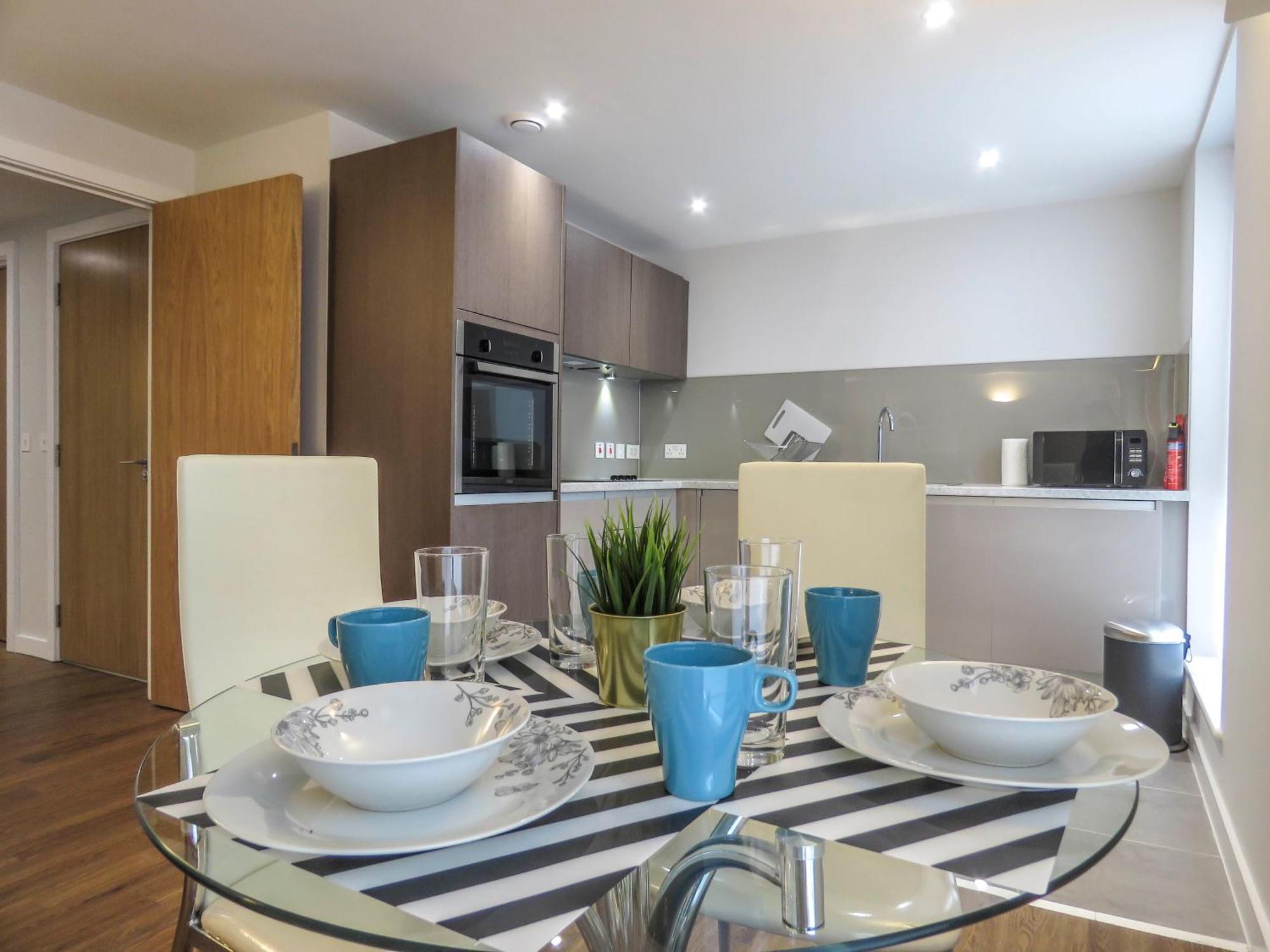 Apartment Tudors Esuites Jq Two Bedrooms *