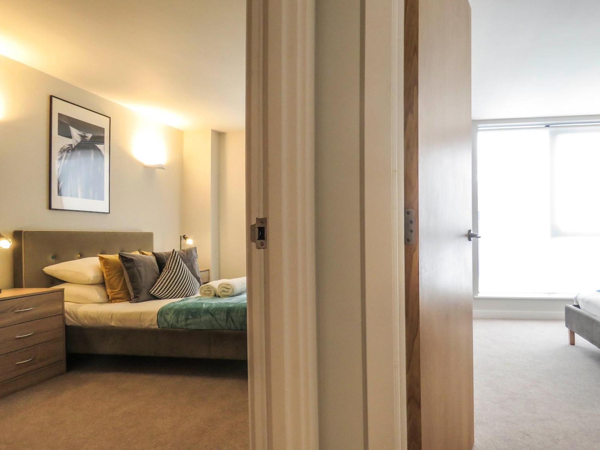 Tudors Esuites Jq Two Bedrooms * Birmingham
