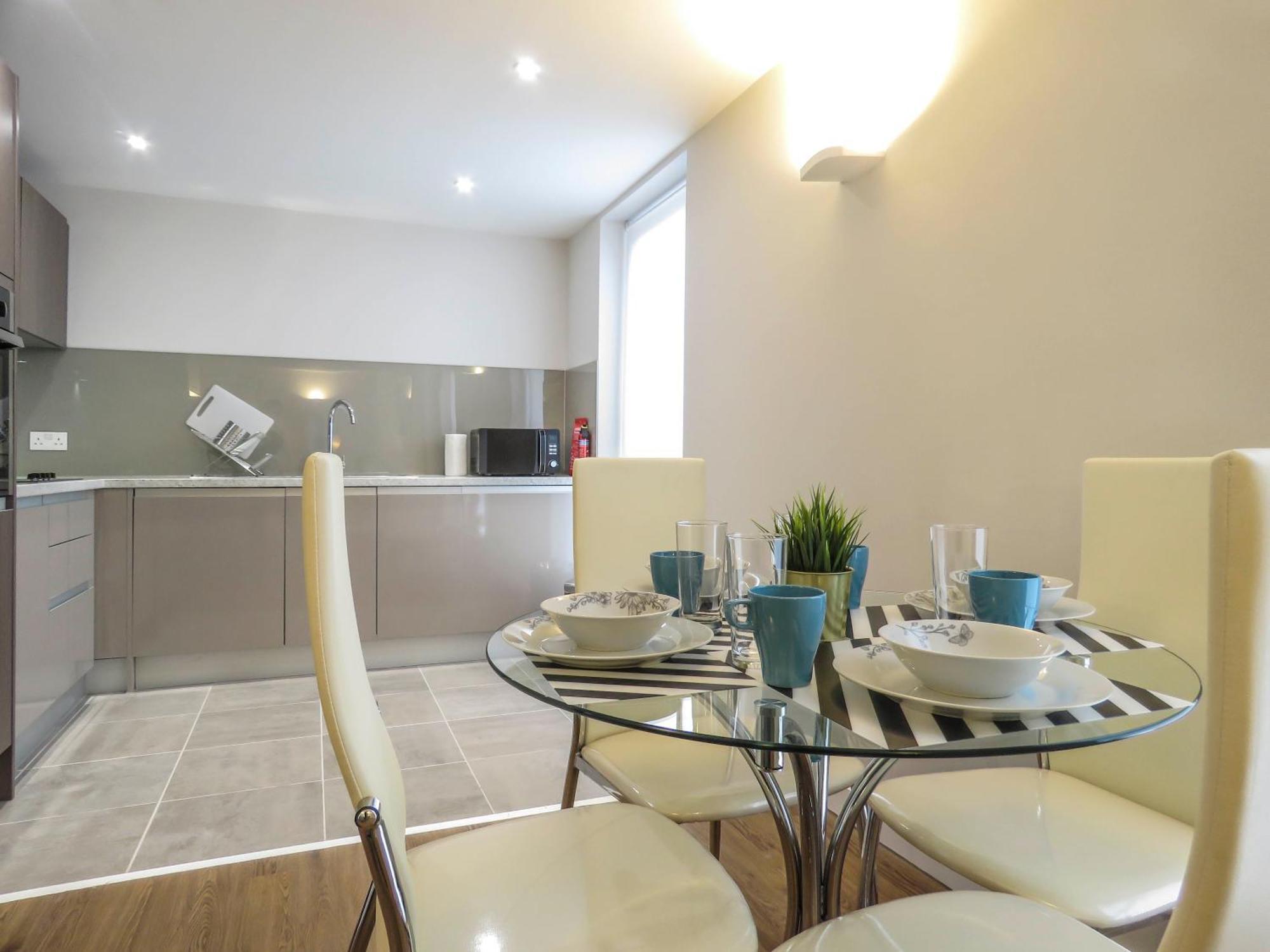 Tudors Esuites Jq Two Bedrooms