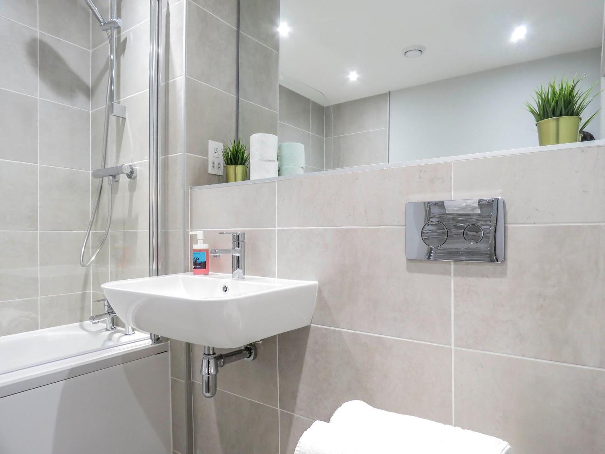 Apartment Tudors Esuites Jq Two Bedrooms *